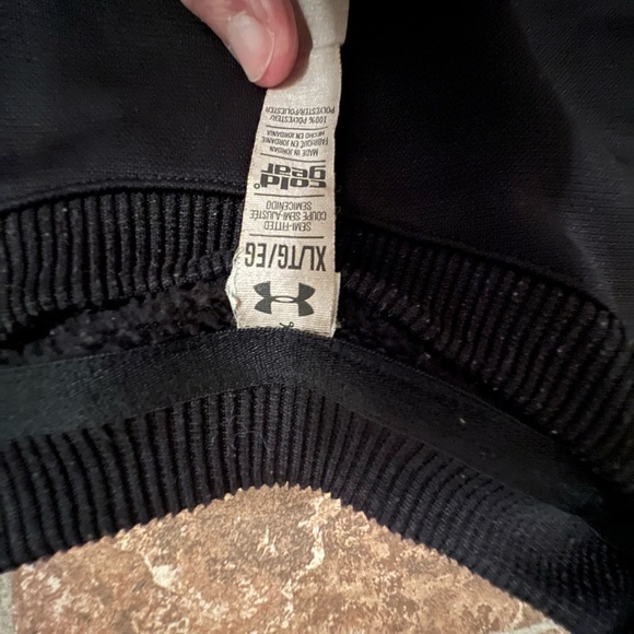 UNDER ARMOUR jogging suit in a XL . It’s navy blue w/Pink and white lettering - Picture 1 of 2